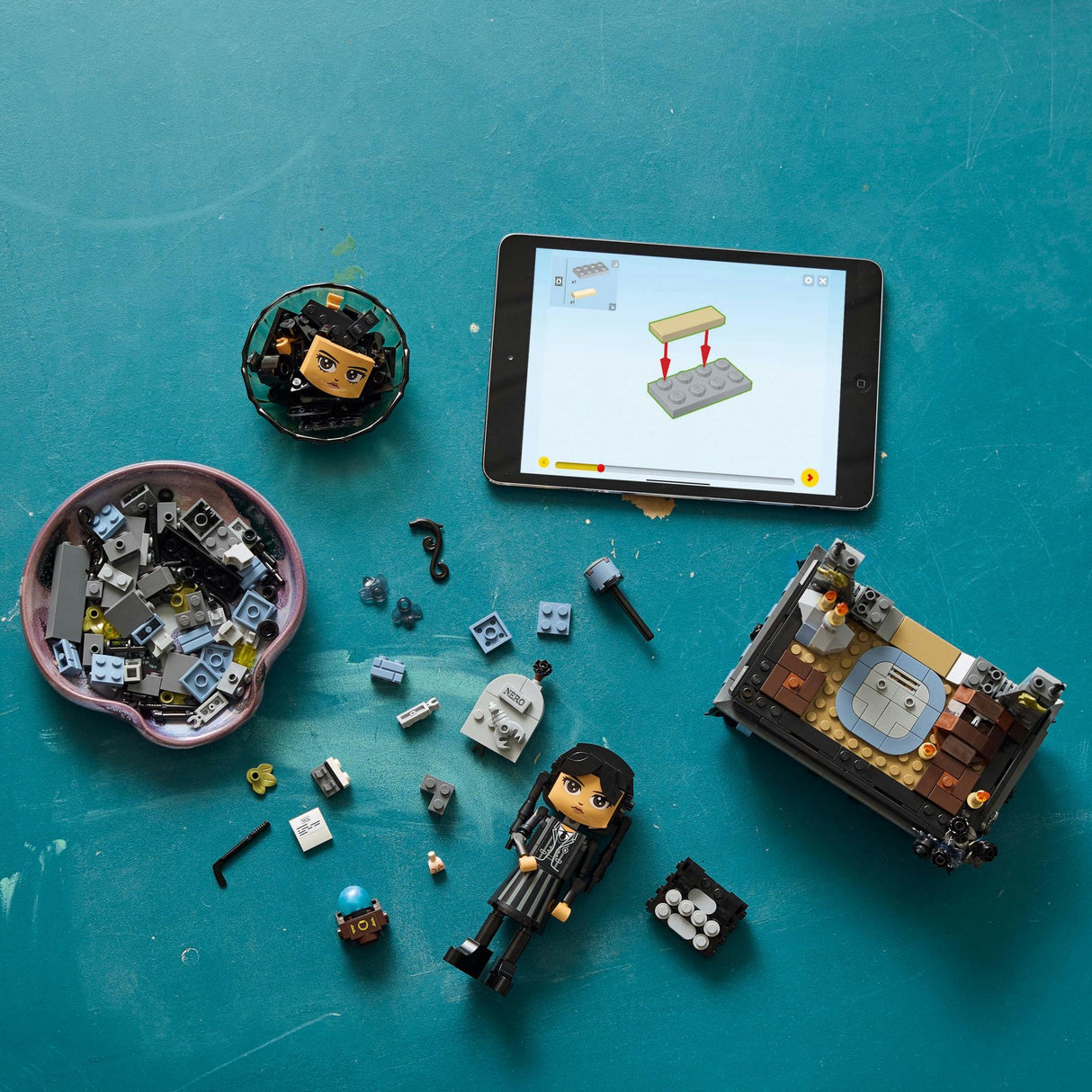 LEGO 76780 Wednesday - Wednesday Addams LEGO