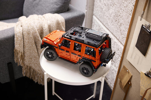 LEGO Technic 42177 Mercedes-Benz G 500 – model på sidebord