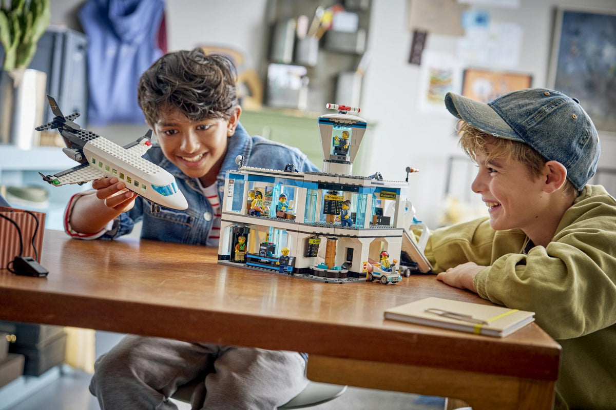 LEGO - City - Airport with Airplane (60502) LEGO