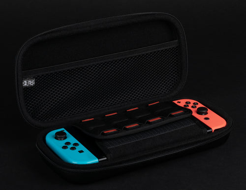 Konix One Piece Wano – etui til Nintendo Switch – produkt med kompatibelt udstyr vist som eksempel