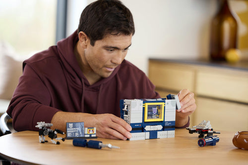 LEGO 10358 Icons Transformers: Soundwave Lego