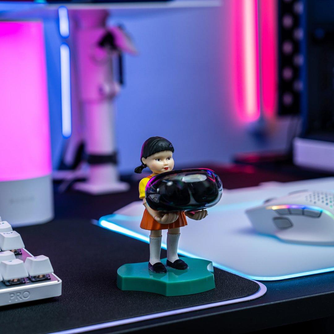 CABLE GUYS - HOLDEM - SQUID GAME YOUNG-HEE GIRL Cable Guys