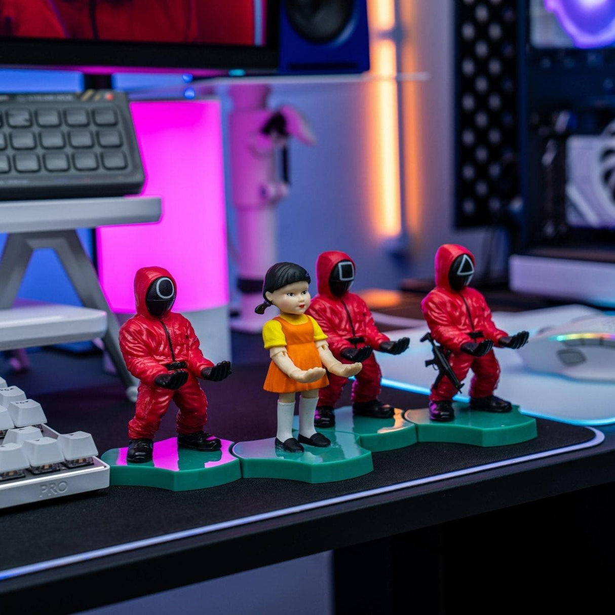 CABLE GUYS - HOLDEM - SQUID GAME YOUNG-HEE GIRL Cable Guys