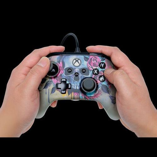 PowerA Advantage Plus kablet controller – Bloom & Gloom – Xbox/PC – i hænderne