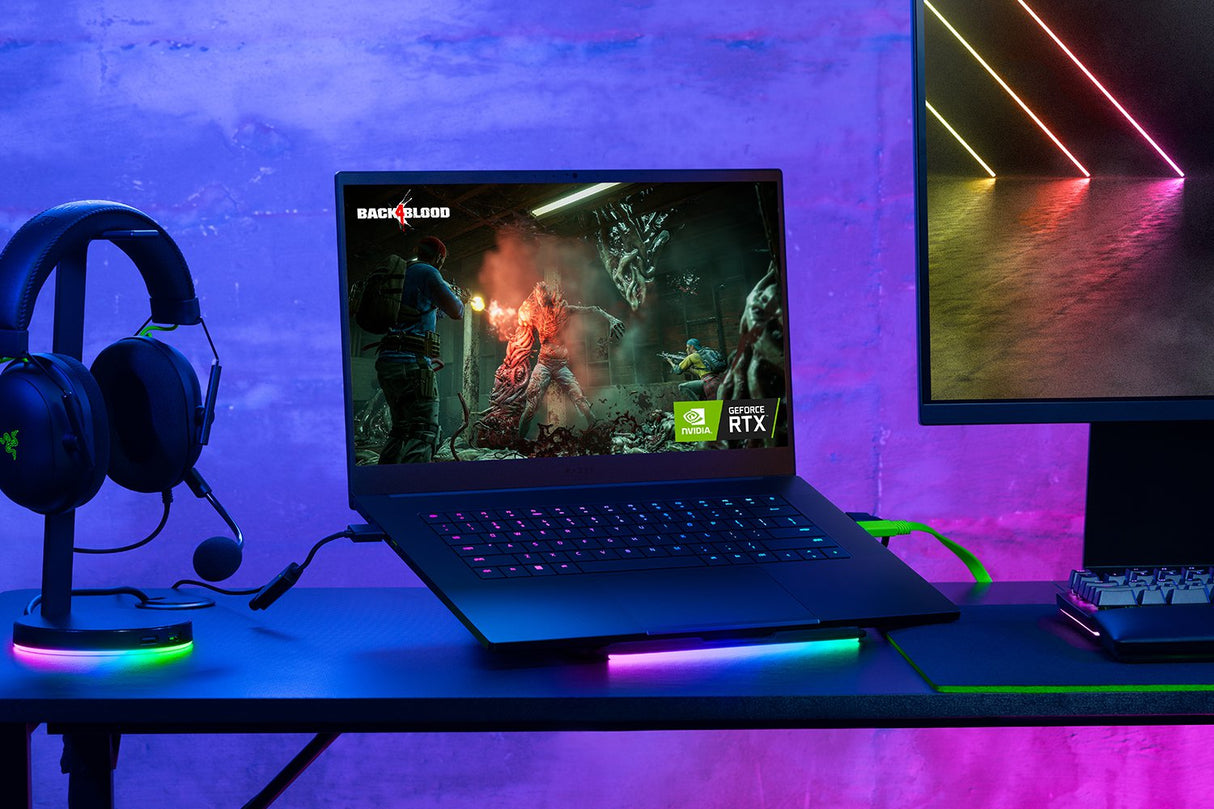 Razer Blade 15 15.6 I7-13800H 16GB 1TB NVIDIA GeForce RTX 4070 / Intel Iris Xe Graphics Windows 11 Home Razer USA