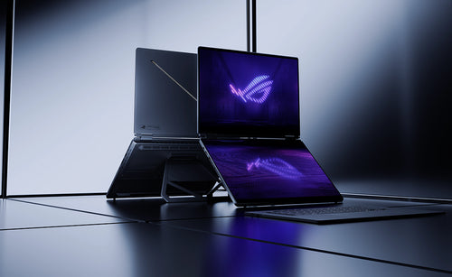 ASUS ROG Zephyrus Duo GX651AR-SR042W – illustreret i brug (vinkel 3); tastaturlayout illustrativt