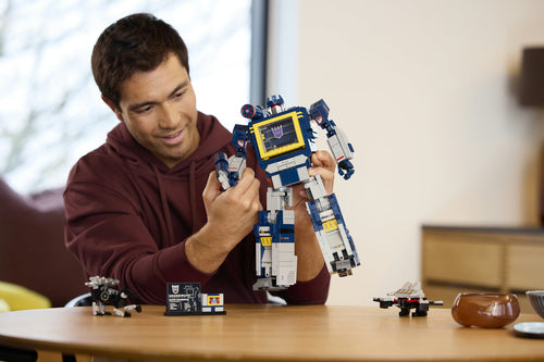 LEGO 10358 Icons Transformers: Soundwave Lego