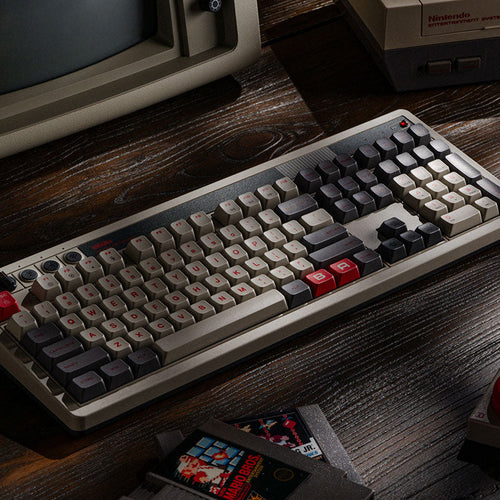8BitDo Retro 108 Mechanical Keyboard N Edition – Tastatur set skråt på bord