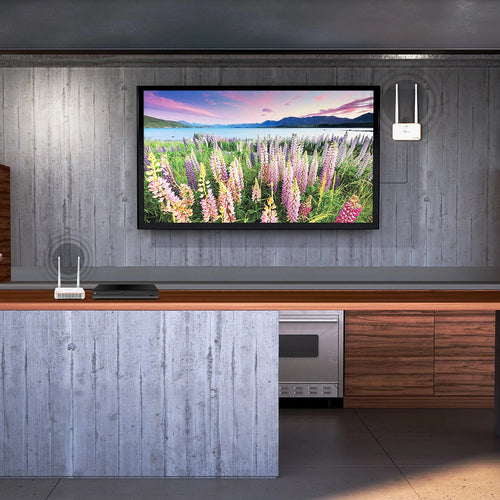 j5create – trådløs HDMI-extender, EU/UK – Vægmonteret TV som eksempel