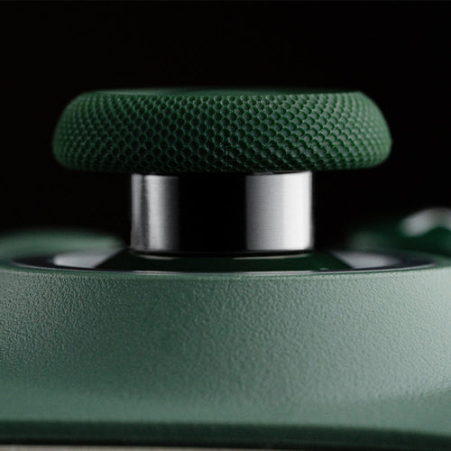 8BitDo Ultimate C Wired – Xbox/PC-controller, mørkegrøn – Joystick med rillet kant