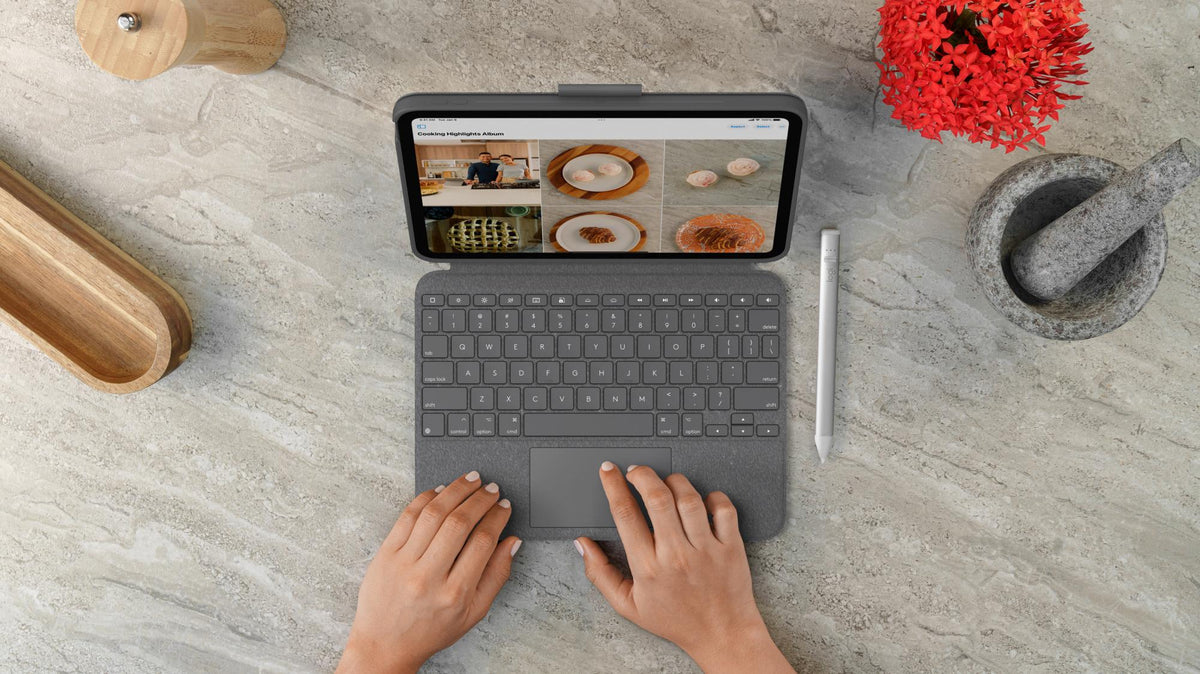 Logitech - Combo Touch For iPad (10th gen) - Nordic Logitech