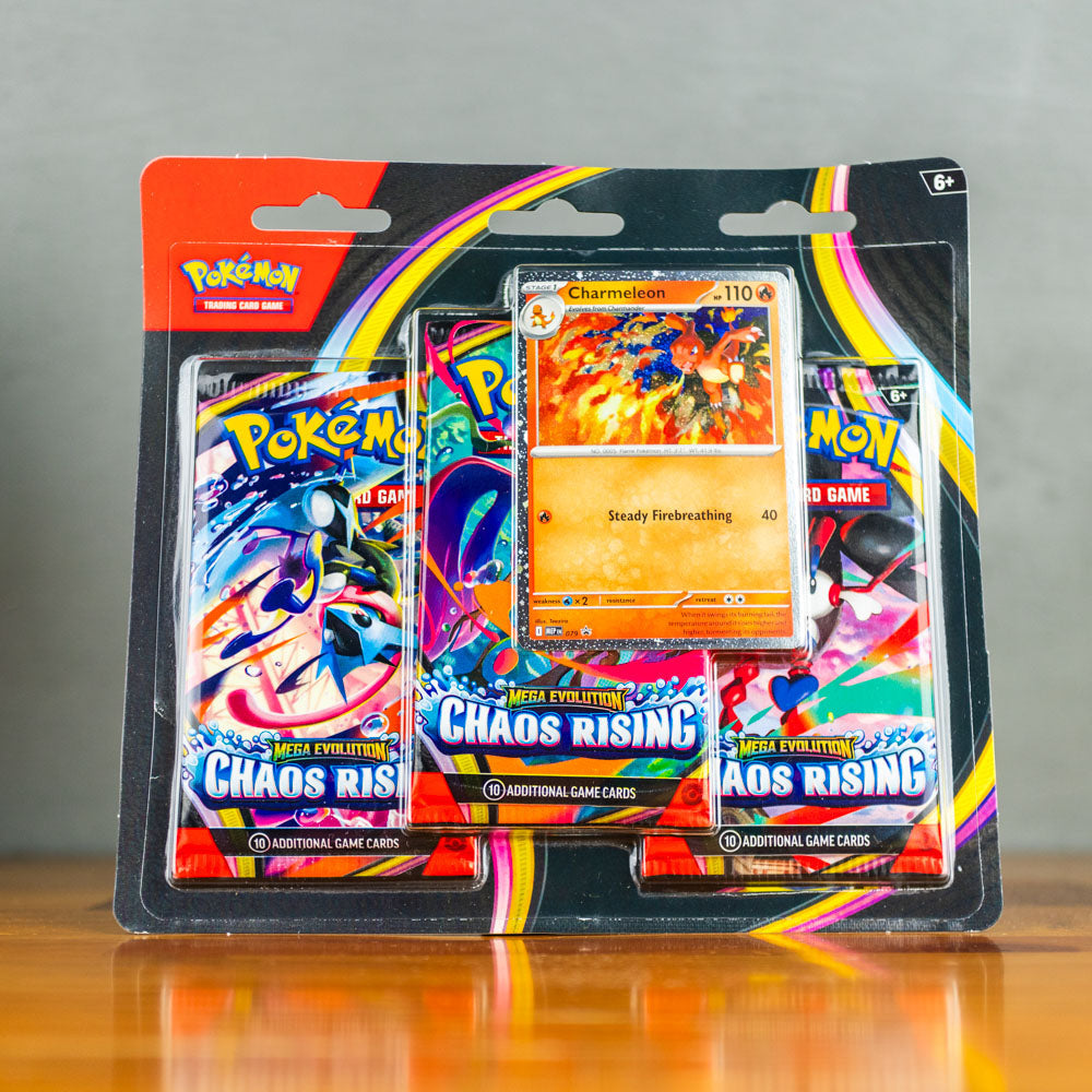 Chaos Rising 3-Pack Blister med Charmeleon-promokort og tre engelske boosterpakker