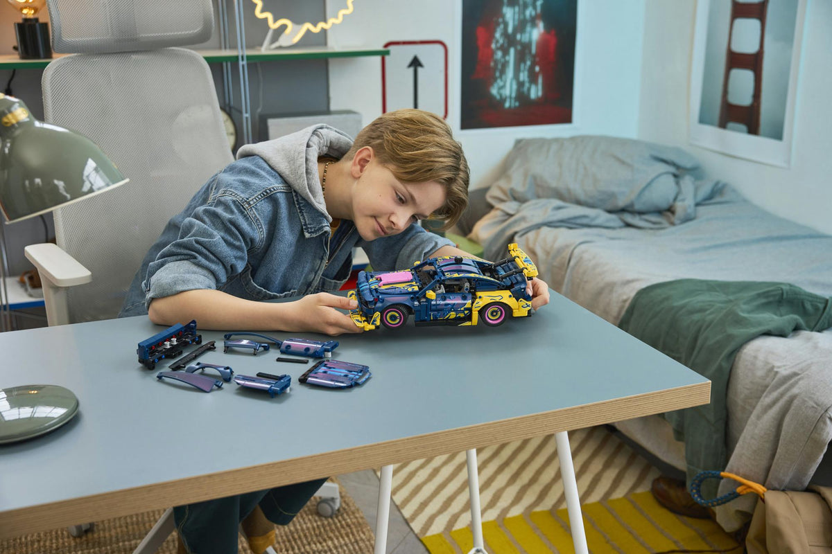 LEGO - Technic - Custom Garage Ford Mustang GT Car (42236) LEGO