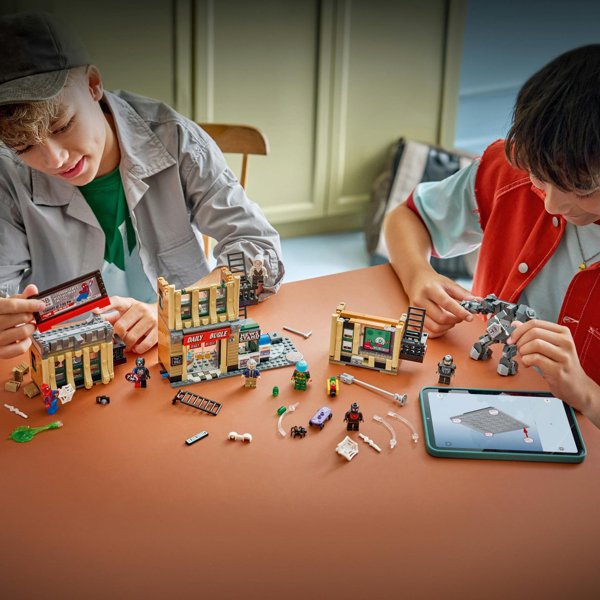 LEGO - Super Heroes - Spider-Man vs. Mysterio: The Daily Bugle (76342) LEGO