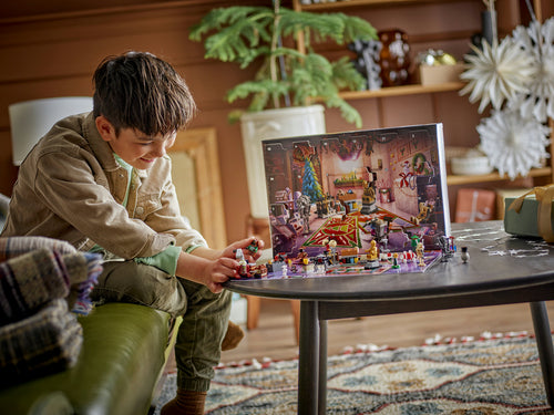 LEGO Star Wars 75418 – Julekalender 2025 – barn leger med kalenderens droideværksted
