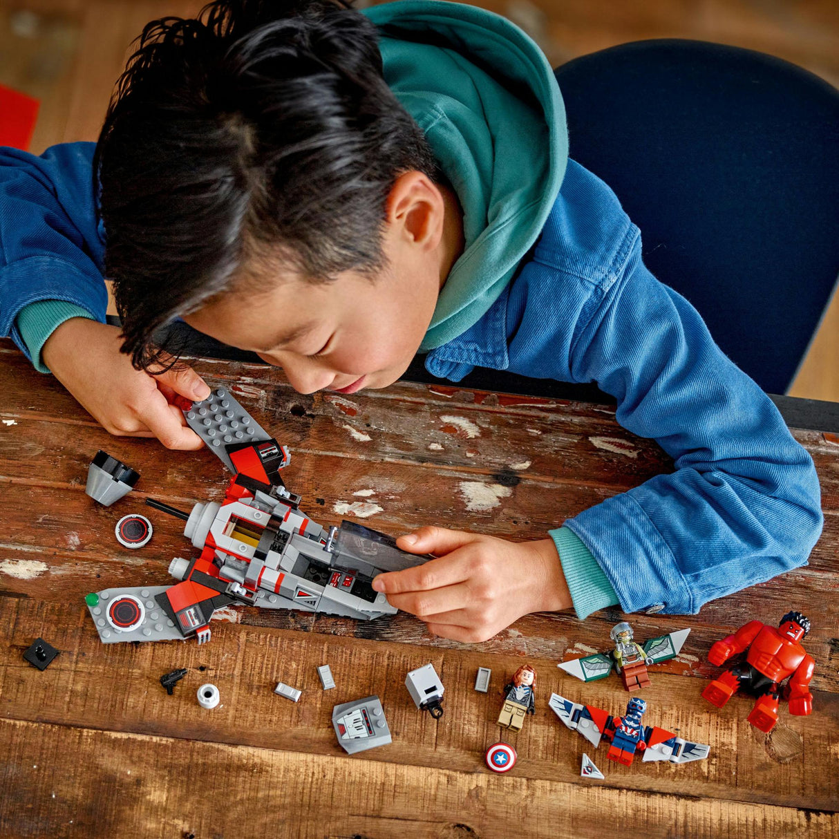 LEGO 76292 Marvel Super Heroes Captain America vs. Red Hulk Showdown LEGO