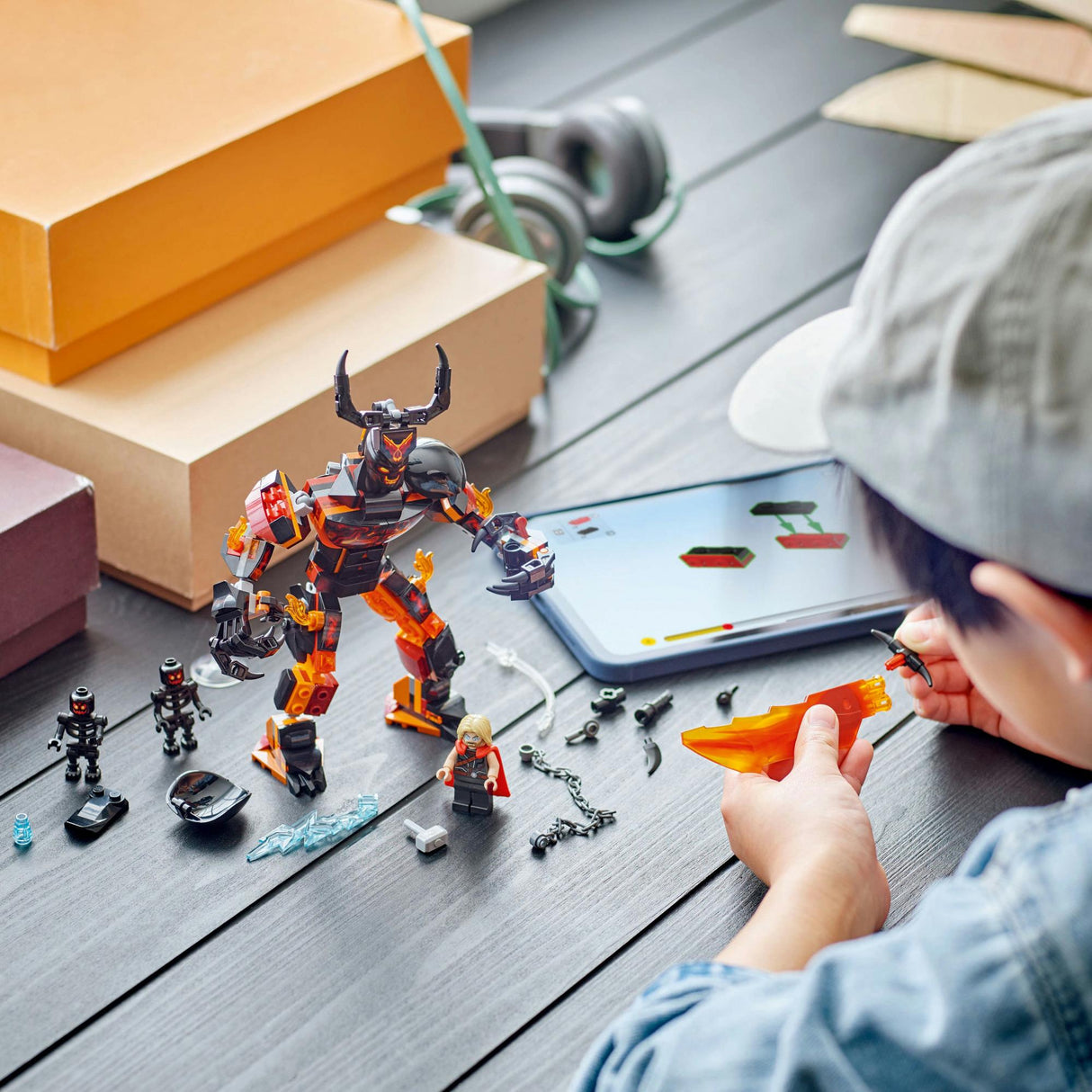 LEGO - Super Heroes - Thor vs. Surtur Construction Figure (76289.) LEGO