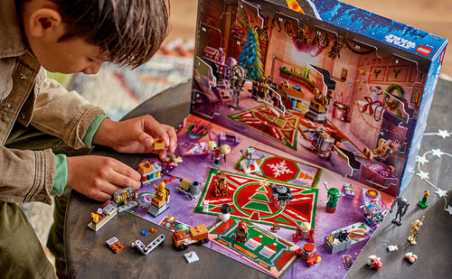 LEGO Star Wars 75418 – Julekalender 2025 – barn åbner og leger med julekalenderen