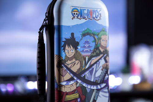 Konix One Piece Wano – etui til Nintendo Switch – produkt i brug, øvrigt udstyr er illustration