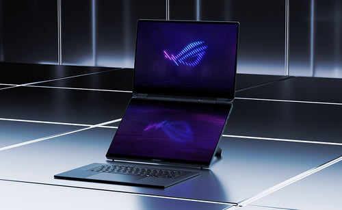 ASUS ROG Zephyrus Duo GX651AR-SR042W – illustreret i brug (vinkel 5); tastaturlayout illustrativt