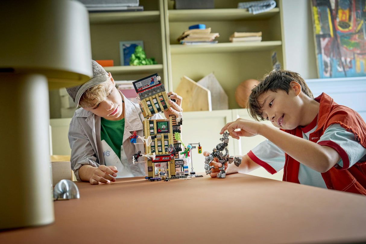 LEGO - Super Heroes - Spider-Man vs. Mysterio: The Daily Bugle (76342) LEGO