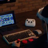 8BitDo Retro 87 Mechanical Keyboard C64 Edition ISO UK – Tastatur og Super Stick ved computer