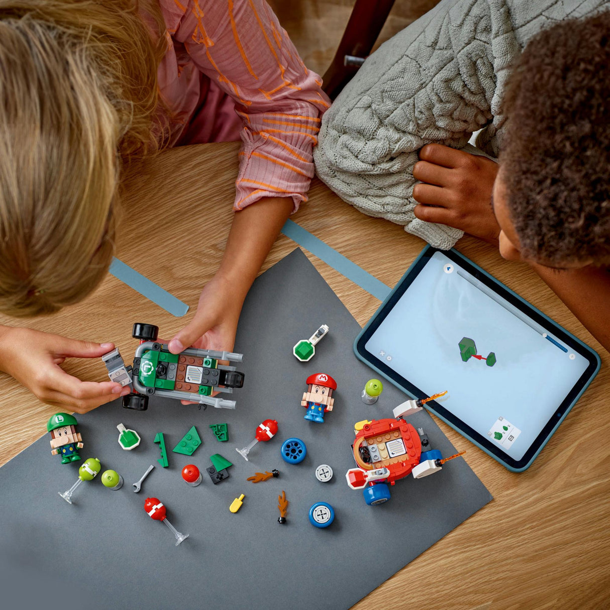 LEGO 72034 Super Mario - Mario Kart: Baby Mario vs. Baby Luigi LEGO