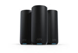 Sort NETGEAR Orbi RBE873B-meshsæt med tre enheder, set forfra