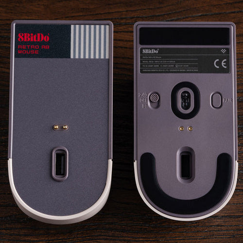 8BitDo Retro R8 N Edition – gamingmus med ladestation – Mus og ladestation set nedefra
