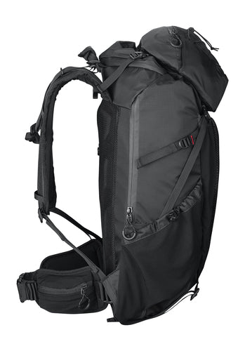 ASUS ROG Archer ErgoAir BP3800 – sideprofil med skulderstropper og hoftebælte