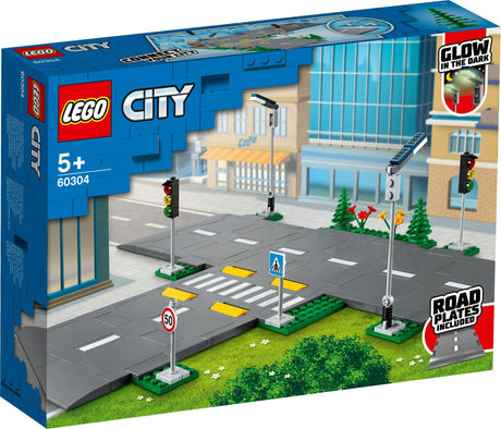 LEGO City intersection with traffic lights 60304