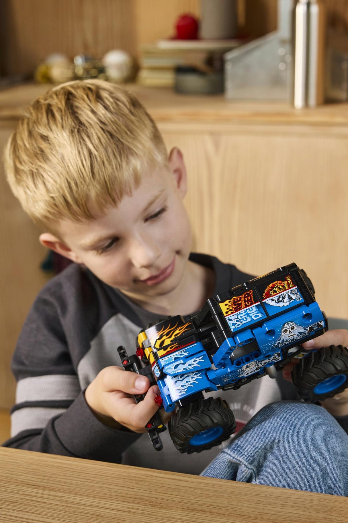 LEGO - Technic - Monster Jam™ Grave Digger™ Fire and Ice (42219) LEGO