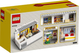 LEGO 40528 – LEGO-butik, 402 dele – Bagside af emballagen med butikkens indretning