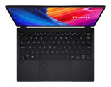 ASUS ProArt GoPro Edition PX13 HN7306EA-LX036W – taster og arbejdsflade set ovenfra; tastaturlayout illustrativt