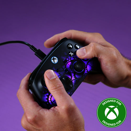 Turtle Beach Afterglow Ignite Time Machine – Xbox/PC – Controller i brug med lilla lys
