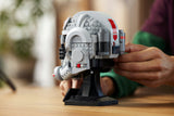 LEGO Star Wars – AT-AT-pilothjelm – hjelmens side detaljeres under byggeri