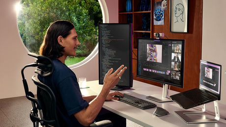 Logitech - MX Brio Ultra HD 4K Collaboration and Streaming Webcam - Graphite