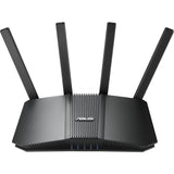 ASUS RT-BE58U – sort router med fire antenner set skråt forfra