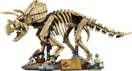 LEGO Jurassic World 77985 Triceratops-fossil – bygget skelet på udstillingsbase med minifigurer