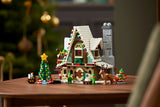 LEGO Icons 10275 – Nisse-klubhus – klubhuset udstillet på et træbord
