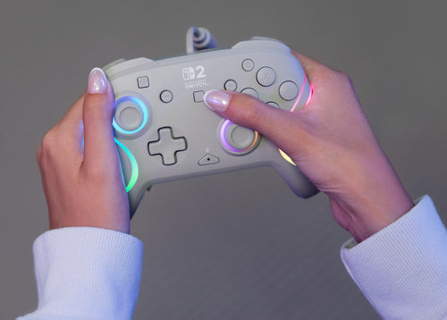 Turtle Beach Afterglow Wave Wired – Switch-controller, grå – Controller i hænder