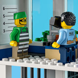 LEGO City 60316 – Politistation – Politimand ved stationen