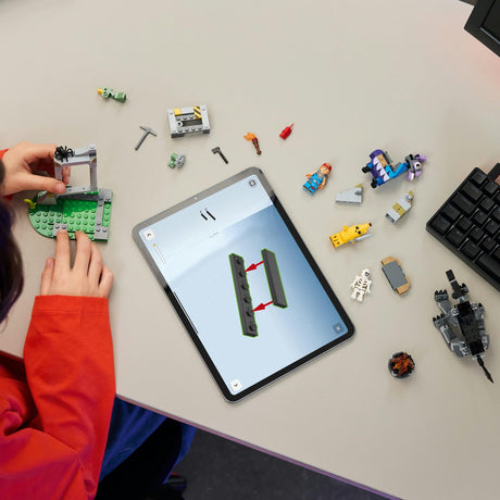 LEGO 77075 Fortnite Shali and the Spark Plug Artist's Camp