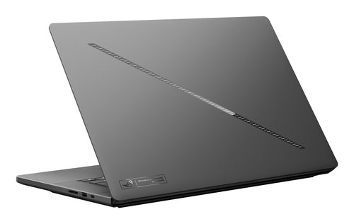 ASUS ROG Zephyrus G16 GU606AP-TB041W – set skråt forfra (vinkel 2); tastaturlayout illustrativt