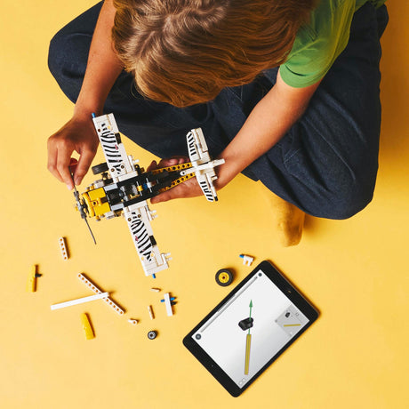 LEGO 42198 Technic Propeller Plane