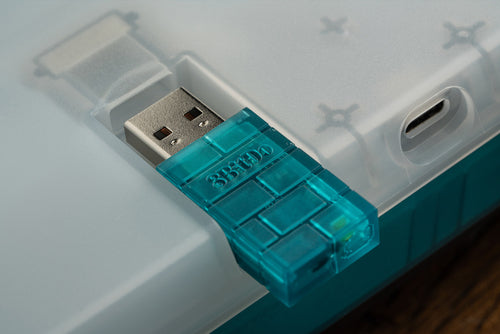 8BitDo Retro 87 Mechanical Keyboard Clear Blue – USB-modtager ved USB-C-port