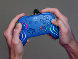 Turtle Beach Afterglow Wave Wired – Switch-controller, blå – Controller i hænder