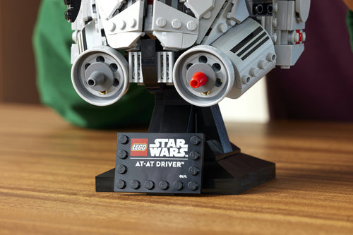 LEGO Star Wars – AT-AT-pilothjelm – hjelmens navneplade og nederste detaljer