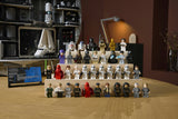 LEGO Star Wars 75419 – Dødsstjernen – samlede karakterfigurer foran rumstationen