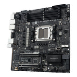 ASUS Pro WS B850M-ACE SE – bundkort med udvidelsespladser set skråt forfra